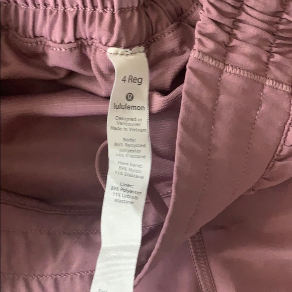 Lululemon Hotty Hot Shorts - Picture 2 of 2